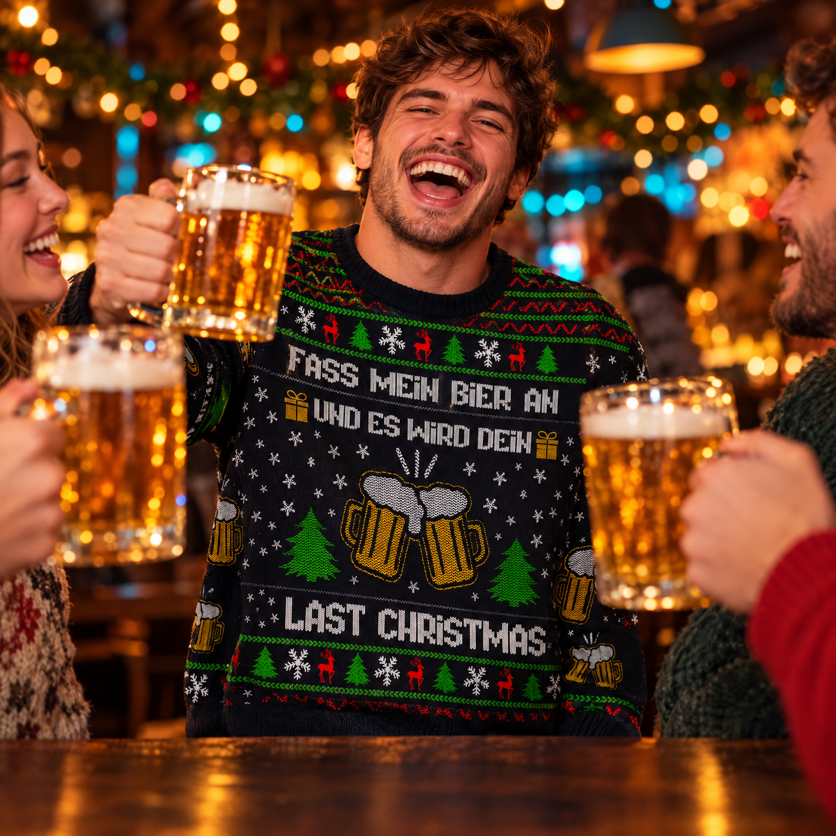 Freunde stoßen mit Bier an, Ugly Sweater Fass mein Bier an