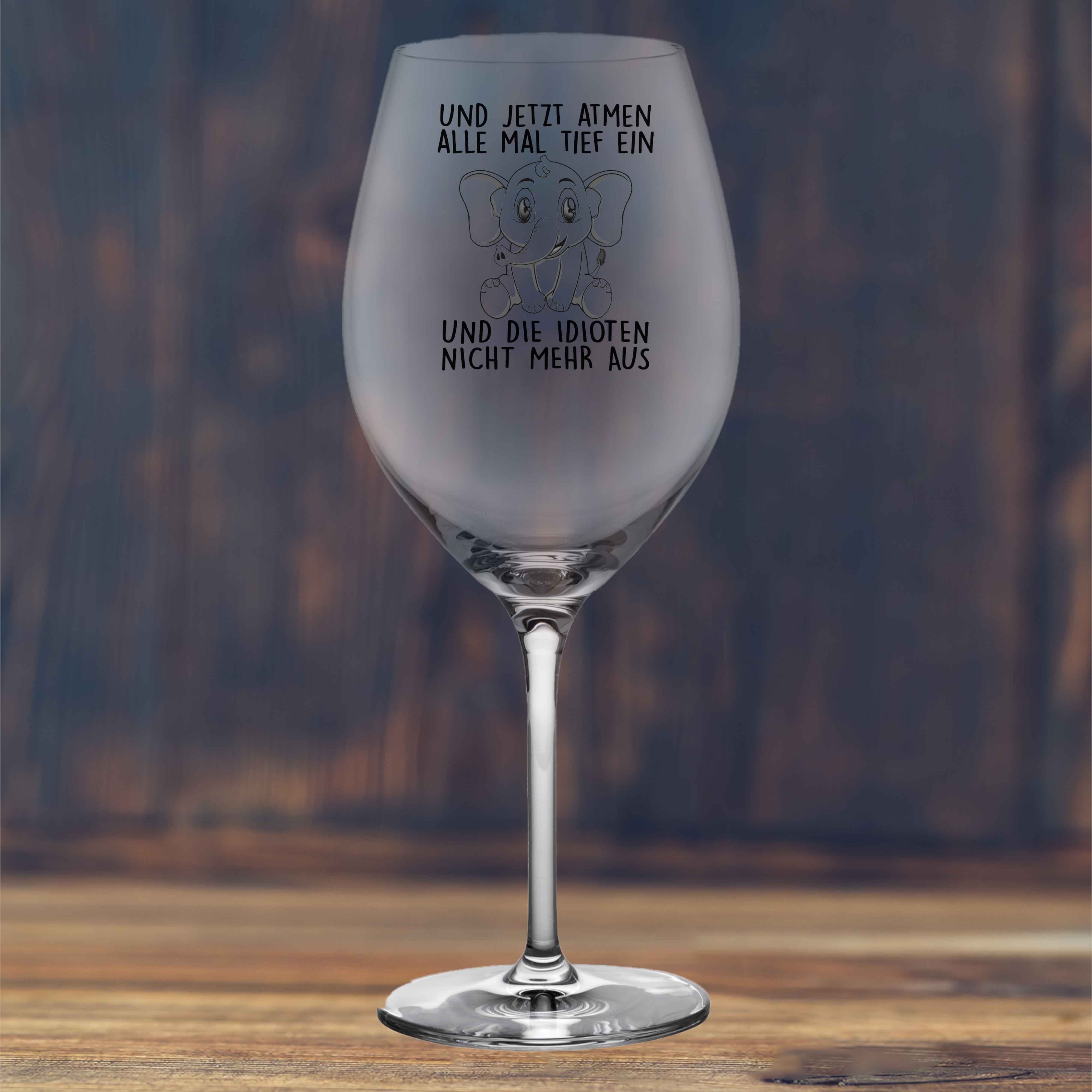Einatmen Elefant - Weinglas